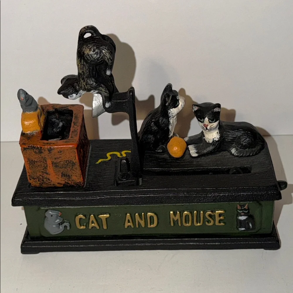 Design Toscano. Cat & Mouse Reproduction Vintage Cast Iron Mechanical Bank Heavy